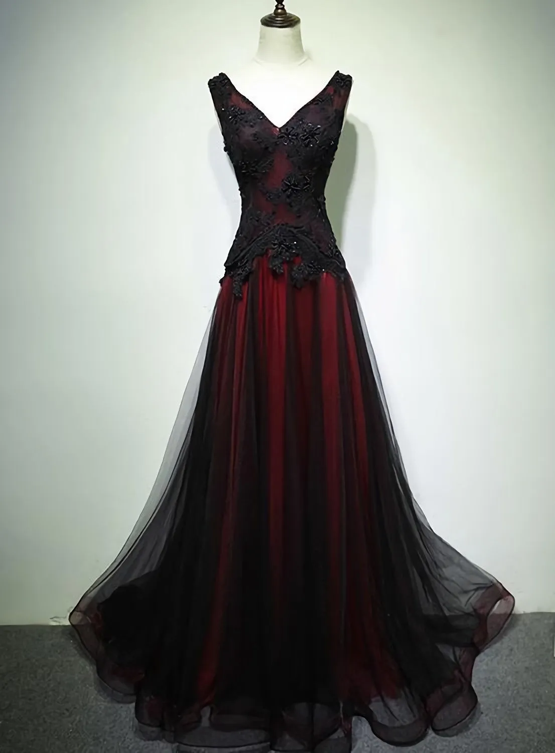 Gorgeous Black And Red V Neckline Tulle Beaded Prom Dress Long Evening Gown